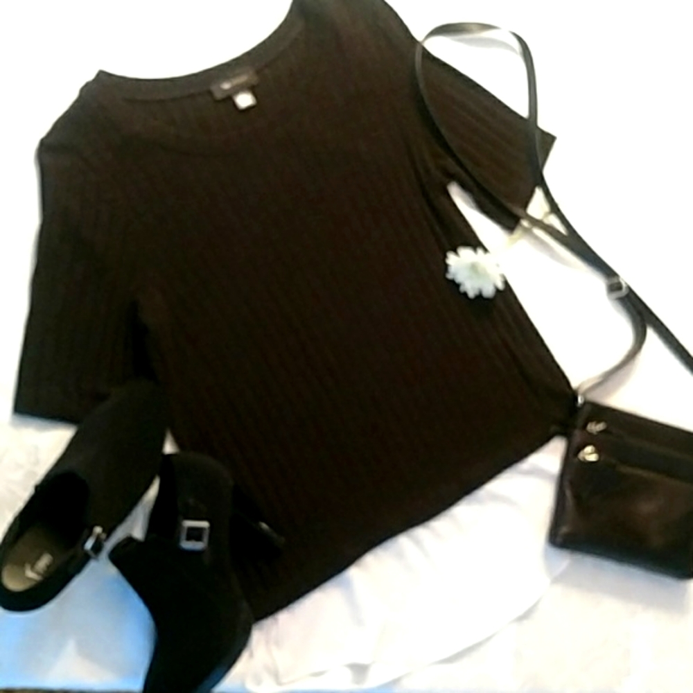 AB Studio short sleeve sweater top, size medium
